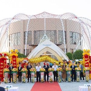Lễ khánh thành công viên Eden Park rộng 2,1 ha diễn ra trong khuôn khổ sự kiện.
