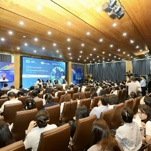 Tọa đàm “Thúc đẩy hợp tác trao đổi quốc tế tín chỉ carbon hướng tới thực hiện cam kết giảm phát thải của quốc gia và doanh nghiệp”. Ảnh: Việt Dũng