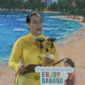 Phó Chủ tịch UBND TP. Đà Nẵng Nguyễn Thị Anh Thi, phát biểu khai mạc Lễ hội. Ảnh Ngô Anh Văn