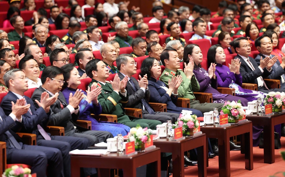Lãnh đạo Đảng, Nhà nước tham dự hội nghị. Ảnh: Tống Giáp.