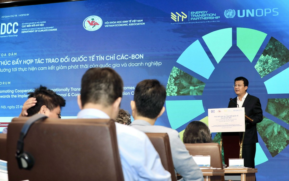 Ông Nguyễn Tuấn Quang nhấn mạnh việc nâng cao nhận thức và năng lực của các cơ quan quản lý và cộng đồng doanh nghiệp về các quy định trong nước và quốc tế là hết sức cấp thiết. Cùng với đó cần tăng cường kết nối với các đối tác, tổ chức quốc tế và thị trường để mở rộng cơ hội hợp tác trao đổi tín chỉ. Ảnh: Việt Dũng