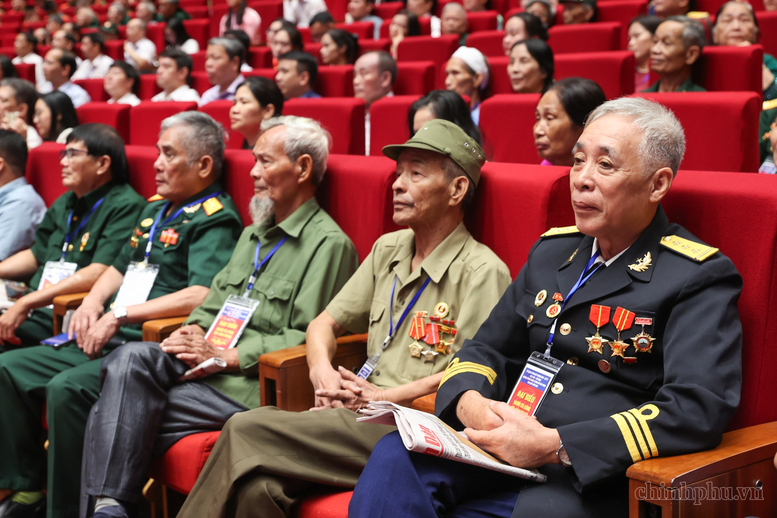 Đại biểu người có công tham dự hội nghị. Ảnh: VGP.