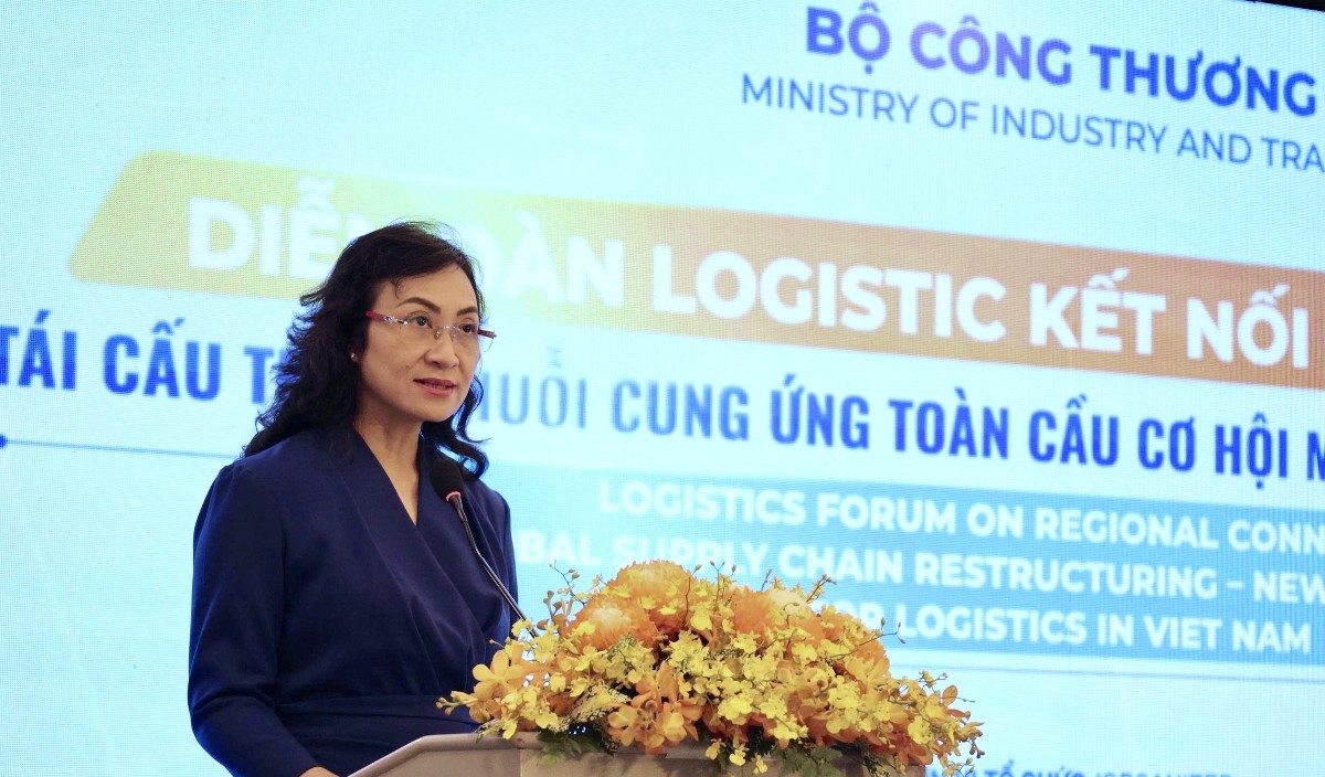 Thứ trưởng Bộ Công Thương Phan Thị Thắng phát biểu tại diễn đàn. Ảnh: Minh Huy.