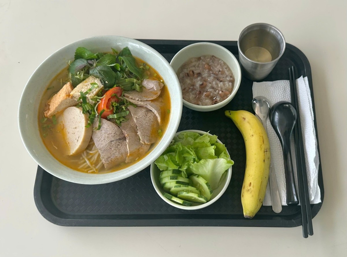 Một thực đơn bữa trưa dinh dưỡng cho nhân viên. Ảnh: Ajinomoto Việt Nam.