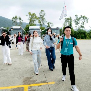 Có những phần việc mà công nghệ chưa thể làm thay. Ảnh: Lữ hành Vietluxtour