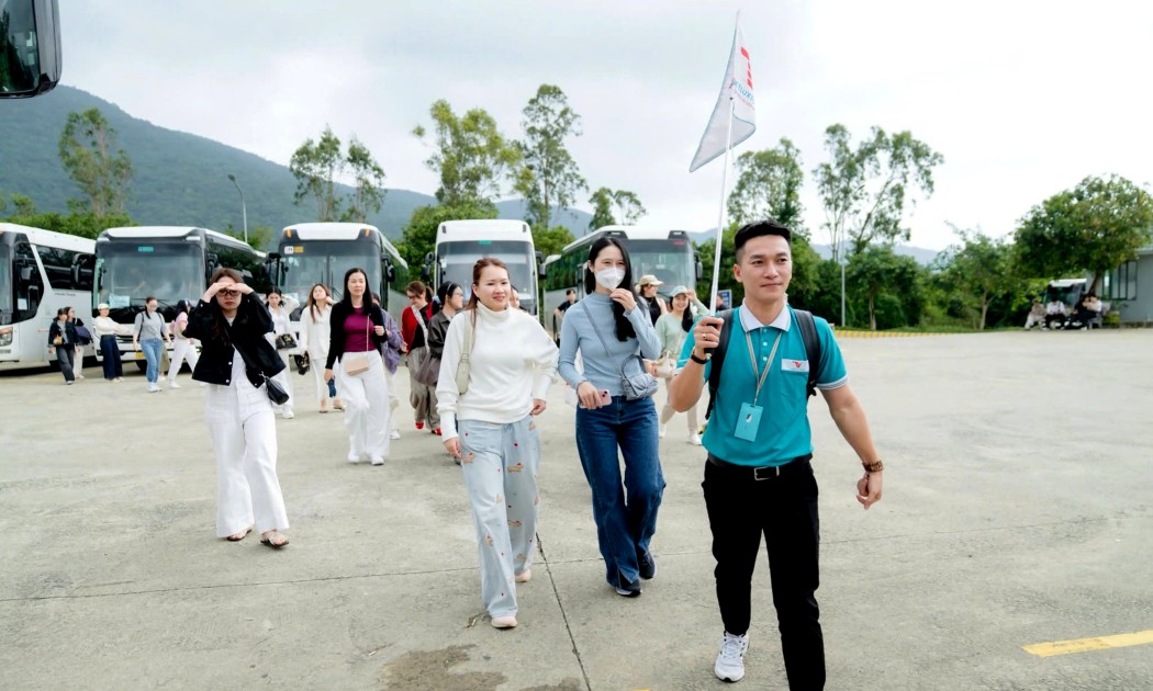 Có những phần việc mà công nghệ chưa thể làm thay. Ảnh: Lữ hành Vietluxtour