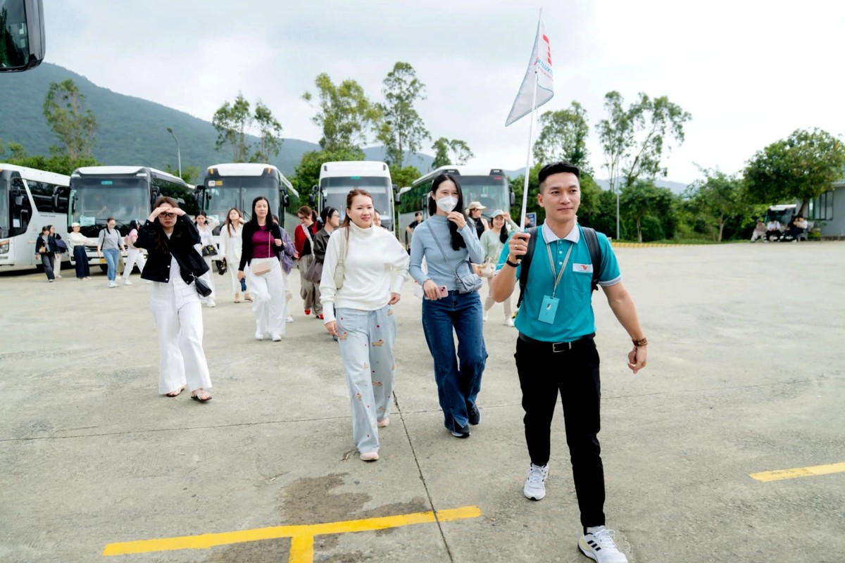 Có những phần việc mà công nghệ chưa thể làm thay. Ảnh: Lữ hành Vietluxtour