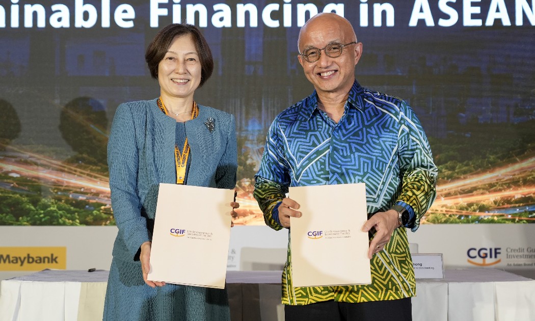 Đại diện lãnh đạo Maybank và CGIF ký kết biên bản hợp tác - Ảnh: Maybank