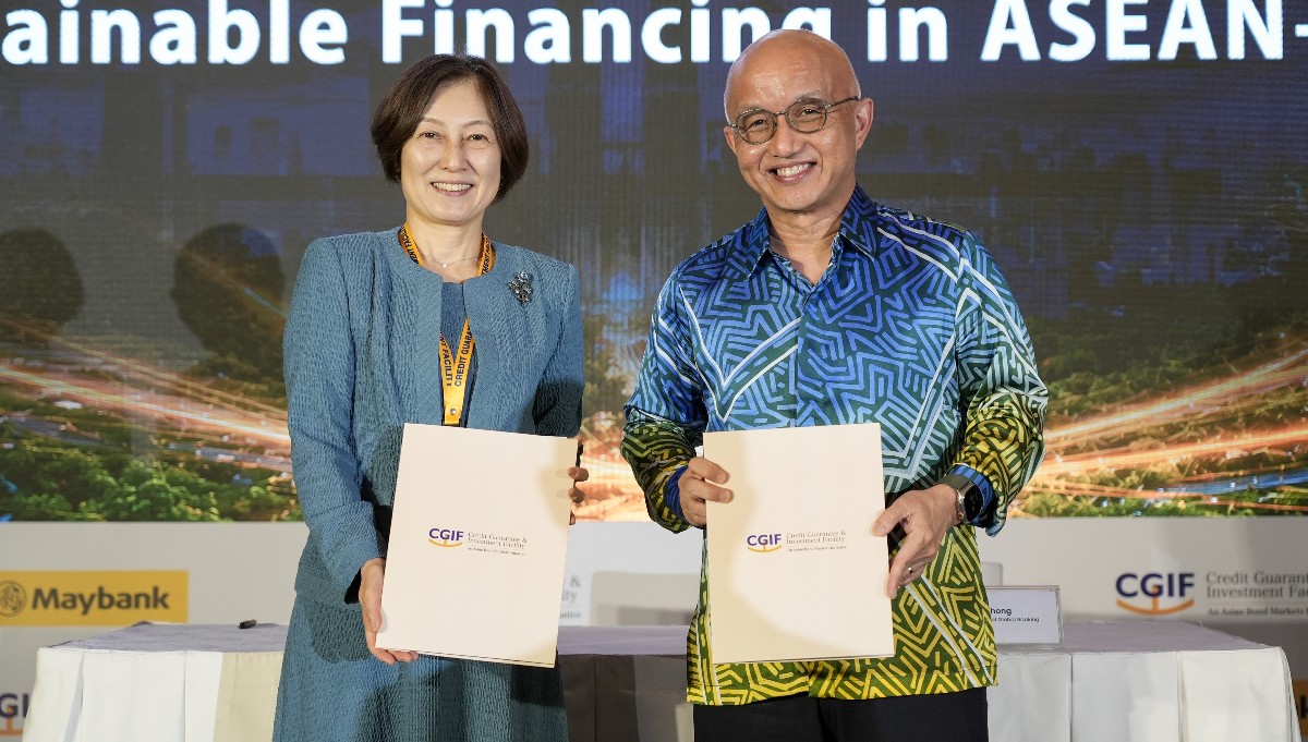 Đại diện lãnh đạo Maybank và CGIF ký kết biên bản hợp tác - Ảnh: Maybank