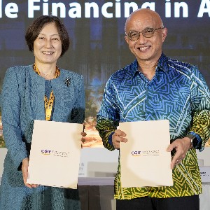 Đại diện lãnh đạo Maybank và CGIF ký kết biên bản hợp tác - Ảnh: Maybank