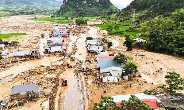 Bão tiến gần Biển Đông, Bắc Bộ tiếp tục đối mặt với đợt mưa lớn kéo dài