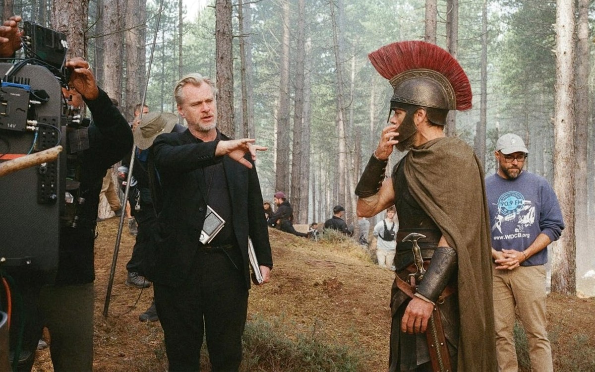 Đạo diễn Christopher Nolan đang chỉ đạo một cảnh quay của The Odyssey. Ảnh: Texas Monthly