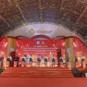 Lãnh đạo TP Đà Nẵng và Tập đoàn Sungroup thực hiện nghi thức khởi công dự án. Ảnh Ngô Anh Văn