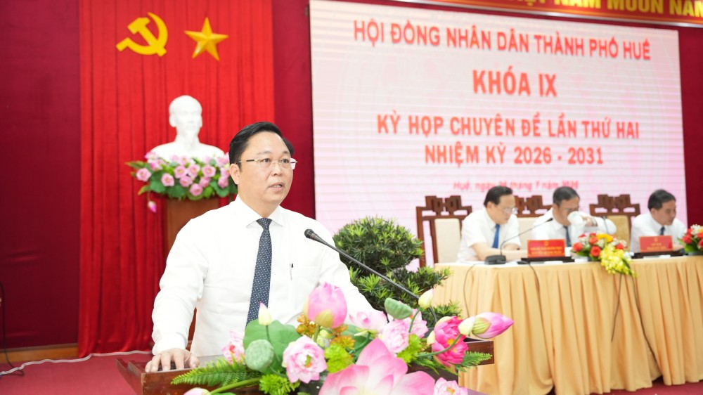 Tân Chủ tịch UBND thành phố Huế Lê Trí Thanh phát biểu nhận nhiệm vụ. Ảnh: UBND TP Huế