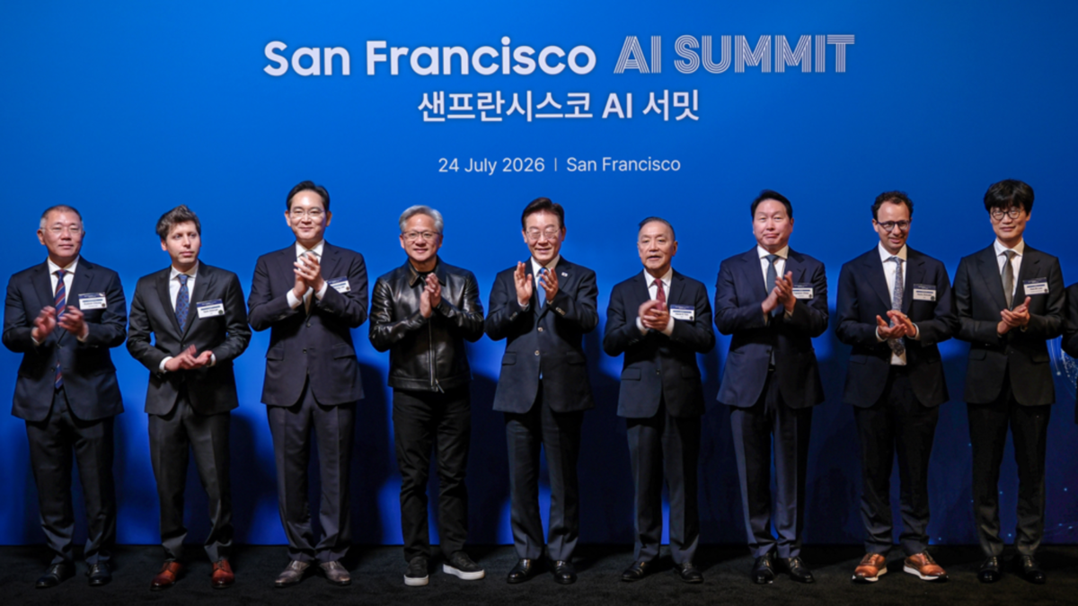 Tổng thống Hàn Quốc Lee Jae Myung (giữa) chủ trì Hội nghị thượng đỉnh AI quy tụ nhiều lãnh đạo doanh nghiệp hàng đầu của Mỹ và Hàn Quốc, trong đó có CEO Nvidia Jensen Huang (thứ tư từ trái sang) và Chủ tịch Samsung Lee Jae-yong (thứ ba từ trái sang), tại San Francisco ngày 24/7. Ảnh: Nvidia/Nikkei Asia