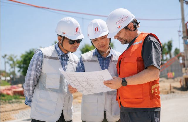 Mr. Carlo Negri (far right) regularly visits the Coastal Quang Ngai construction site alongside the project team.