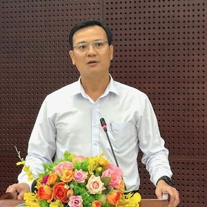Ông Lê Văn Tuấn, Phó Giám đốc Sở Xây dựng Đà Nẵng, trao đổi với báo chí về những vấn đề liên quan đến Phát triển nhà ở xã hội ở Đà Nẵng. Ảnh Ngô Anh Văn