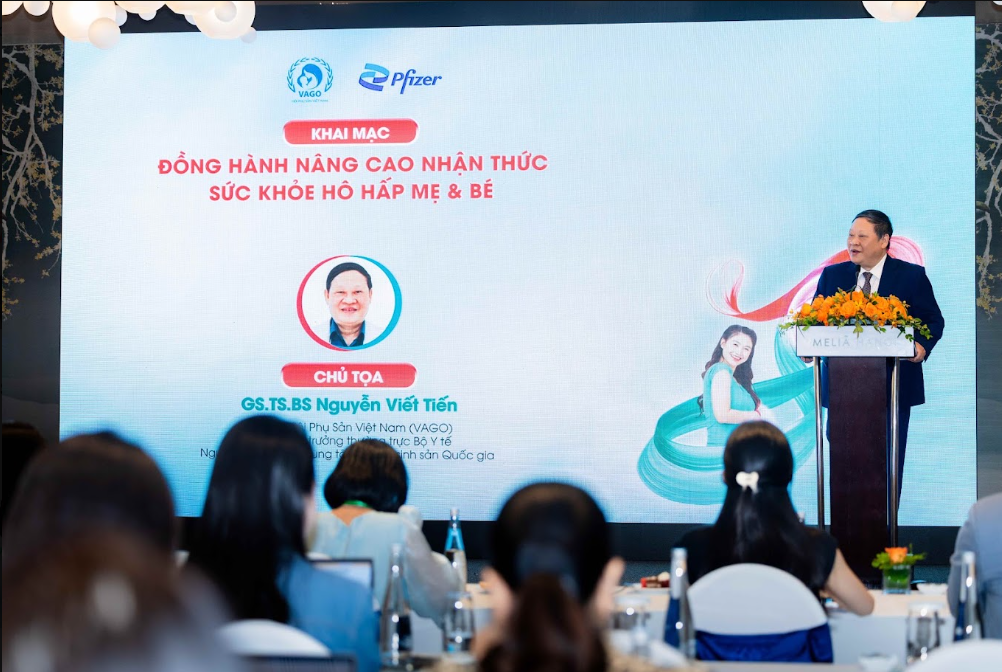 GS. TS.BS Nguyễn Viết Tiến, Chủ tịch Hội Phụ Sản Việt Nam phát biểu tại tọa đàm. Ảnh: BTC.