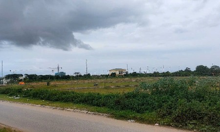 Công viên Nhà máy xử lý nước thải Vĩnh Niệm chậm tiến độ nhiều hạng mục vẫn dở dang. Ảnh: NK.