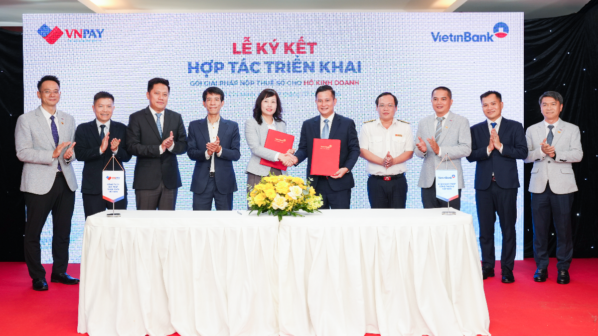 Lễ ký kết hợp tác triển khai giải pháp nộp thuế số giữa VNPAY và VietinBank diễn ra vào ngày 27/7. Ảnh: VNPAY.
