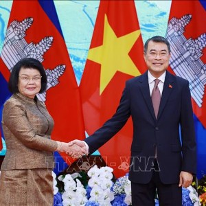 Thủ tướng Lê Minh Hưng hội kiến Chủ tịch Quốc hội Campuchia Samdech Khuon Sudary. Ảnh: Dương Giang/TTXVN
