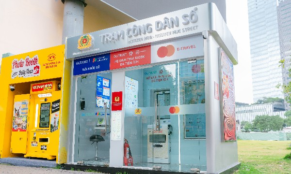 Trạm Công dân số: Tiện ích y tế hiện đại đầu tiên tại phố đi bộ Nguyễn Huệ