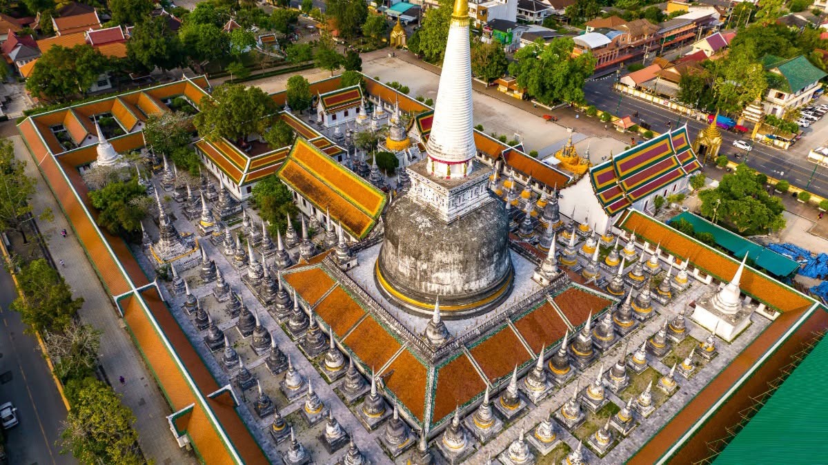 Wat Phra Mahathat được công nhận là Di sản Thế giới UNESCO thứ 9 của Thái Lan. Ảnh: Thai Enquirer