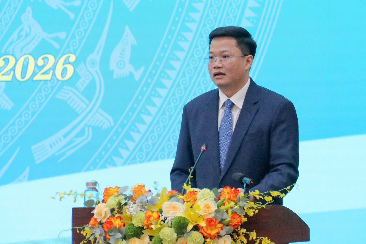 Tân Chủ tịch UBND tỉnh Quảng Ngãi, ông Nguyễn Đức Tâm, phát biểu nhận nhiệm vụ. Ảnh: Báo Quảng Ngãi.