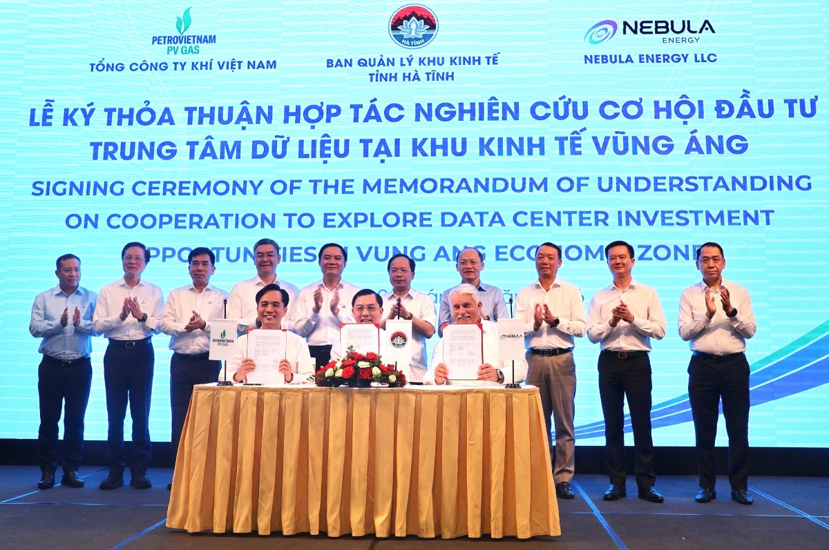 Ban Quản lý KKT tỉnh Hà Tĩnh, Tổng công ty Khí Việt Nam (PV GAS) và Tập đoàn Nebula Energy đã ký kết thỏa thuận hợp tác nghiên cứu cơ hội đầu tư Trung tâm Dữ liệu tại KKT Vũng Áng. Ảnh: Cổng TTĐT tỉnh Hà Tĩnh