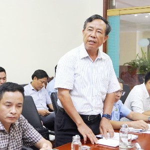 Các đại biểu tham gia ý kiến tại buổi làm việc với lãnh đạo UBND tỉnh Quảng Trị nhằm bàn giải pháp tháo gỡ khó khăn, vướng mắc trong quá trình sản xuất, kinh doanh. Ảnh: Tiến Nhất