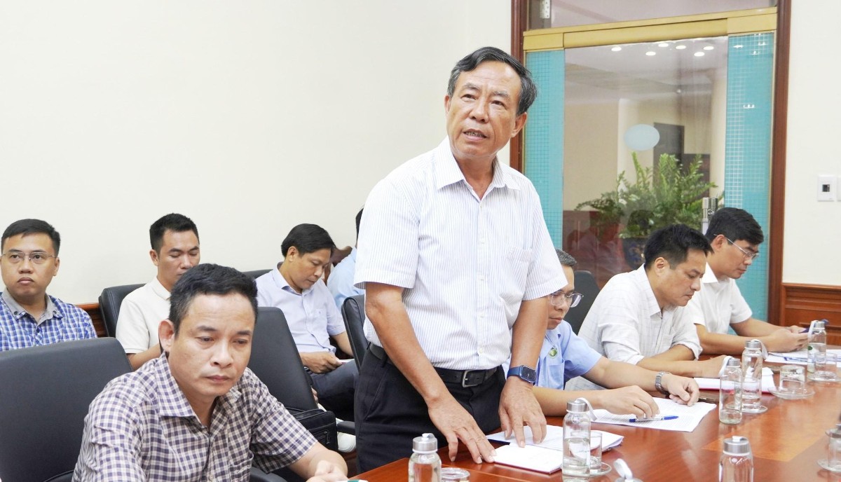 Các đại biểu tham gia ý kiến tại buổi làm việc với lãnh đạo UBND tỉnh Quảng Trị nhằm bàn giải pháp tháo gỡ khó khăn, vướng mắc trong quá trình sản xuất, kinh doanh. Ảnh: Tiến Nhất