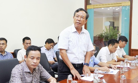 Các đại biểu tham gia ý kiến tại buổi làm việc với lãnh đạo UBND tỉnh Quảng Trị nhằm bàn giải pháp tháo gỡ khó khăn, vướng mắc trong quá trình sản xuất, kinh doanh. Ảnh: Tiến Nhất