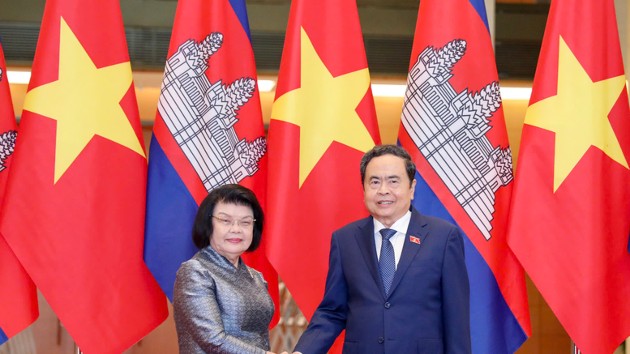 Vietnam, Cambodia target $20 billion in bilateral trade