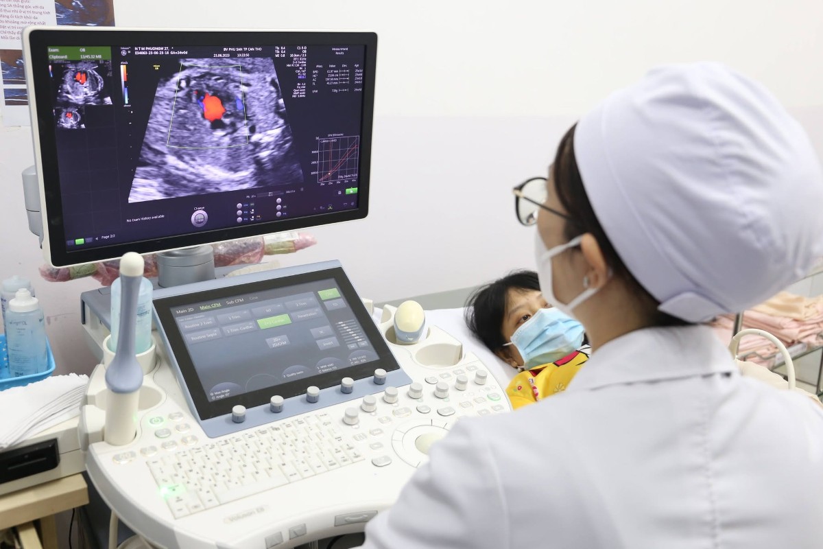 Điều gì chi phối quyết định sinh con và số con mong muốn của các gia đình lẫn người trẻ? Ảnh: Bệnh viện Phụ sản thành phố Cần Thơ
