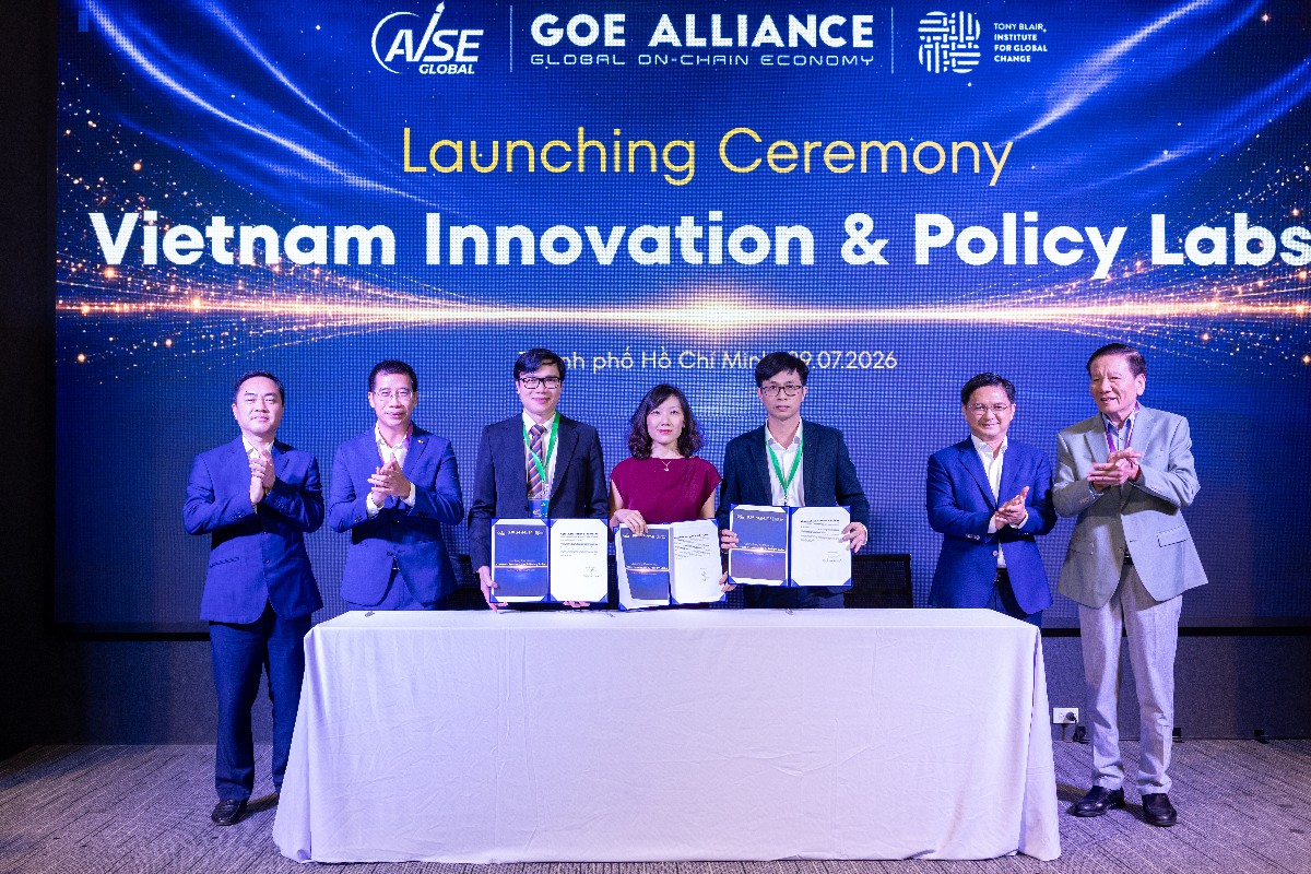 Đại diện AVSE Global, GOE Alliance, TBI thực hiện nghi thức ký Tuyên bố đồng sáng lập Vietnam Innovation & Policy Labs (VIPL) - Ảnh: AVSE Global.