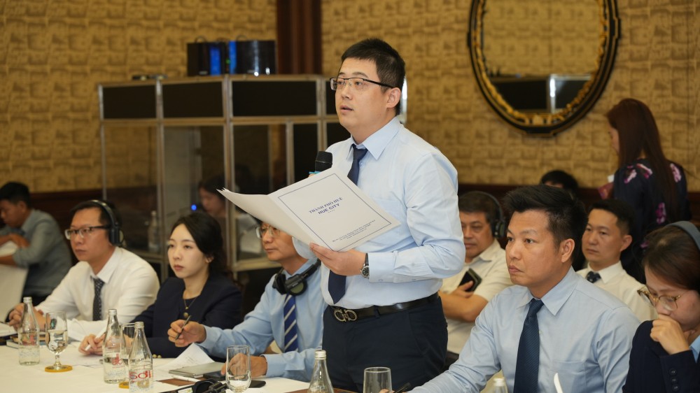 Đại diện doanh nghiệp Trung Quốc trao đổi về cơ hội hợp tác, đầu tư tại thành phố Huế. Ảnh: UBND TP Huế