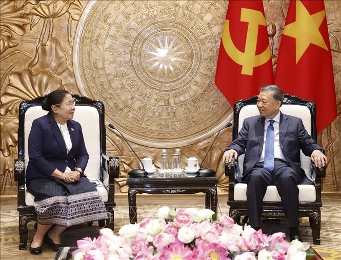 Tổng Bí thư, Chủ tịch nước Tô Lâm tiếp Trưởng Ban Tổ chức Trung ương Đảng Nhân dân Cách mạng Lào Sisay Leudetmounsone. Ảnh: Thống Nhất – TTXVN