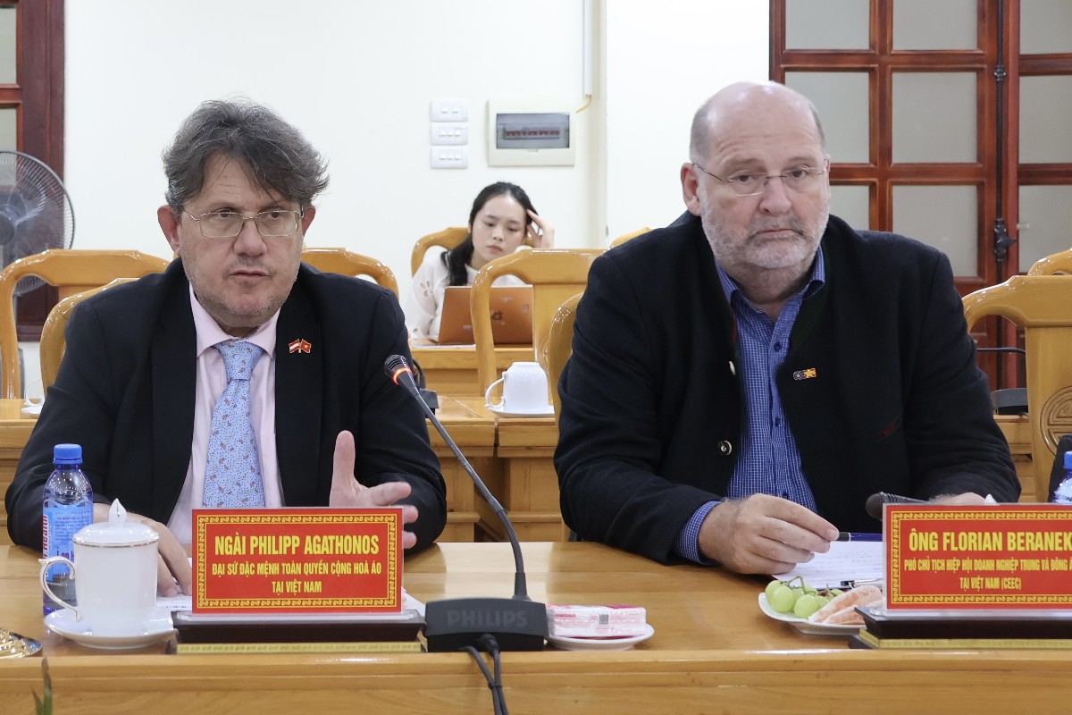 Ngài Philipp Agathonos Đại sứ Đặc mệnh toàn quyền Cộng hòa Áo phát biểu tại biểu tại buổi làm việc. Ảnh: UBND tỉnh Hà Tĩnh