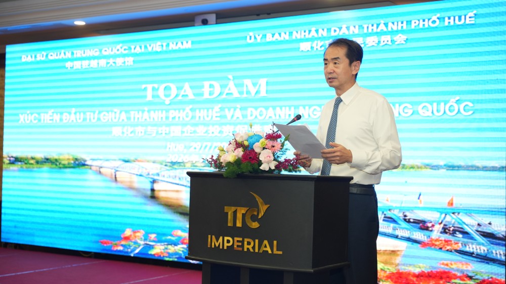 Đại sứ Đặc mệnh toàn quyền nước Cộng hòa Nhân dân Trung Hoa tại Việt Nam Hà Vĩ phát biểu tại hội nghị. Ảnh: UBND TP Huế