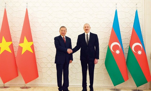 Party General Secretary and State President To Lam (left) and Azerbaijani President Ilham Aliyev during the formers State visit to Azerbaijan in May 2025.
