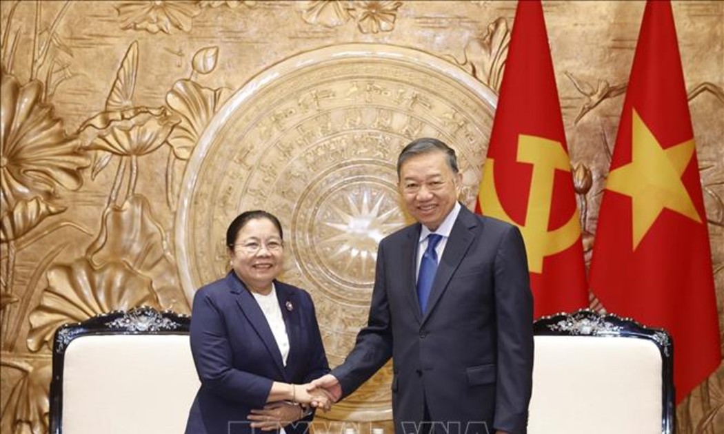 Tổng Bí thư, Chủ tịch nước Tô Lâm tiếp Trưởng Ban Tổ chức Trung ương Đảng Nhân dân Cách mạng Lào Sisay Leudetmounsone. Ảnh: Thống Nhất – TTXVN