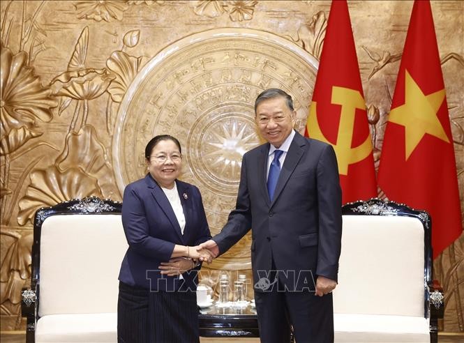 Tổng Bí thư, Chủ tịch nước Tô Lâm tiếp Trưởng Ban Tổ chức Trung ương Đảng Nhân dân Cách mạng Lào Sisay Leudetmounsone. Ảnh: Thống Nhất – TTXVN