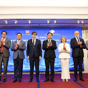 Sự kiện đón tiếp các đại biểu cấp cao gồm: ông Nguyễn Lộc Hà, Phó Chủ tịch Thường trực UBND TP.HCM; ông Salvador Illa Roca, Chủ tịch Chính quyền vùng Catalonia, Vương quốc Tây Ban Nha; bà Carmen Cano de Lasala, Đại sứ đặc mệnh toàn quyền Vương quốc Tây Ban Nha tại Việt Nam, cùng đại diện cộng đồng doanh nghiệp - Ảnh: Hồng Quang.