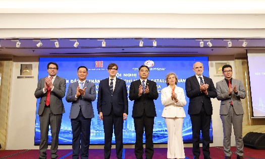 Sự kiện đón tiếp các đại biểu cấp cao gồm: ông Nguyễn Lộc Hà, Phó Chủ tịch Thường trực UBND TP.HCM; ông Salvador Illa Roca, Chủ tịch Chính quyền vùng Catalonia, Vương quốc Tây Ban Nha; bà Carmen Cano de Lasala, Đại sứ đặc mệnh toàn quyền Vương quốc Tây Ban Nha tại Việt Nam, cùng đại diện cộng đồng doanh nghiệp - Ảnh: Hồng Quang.