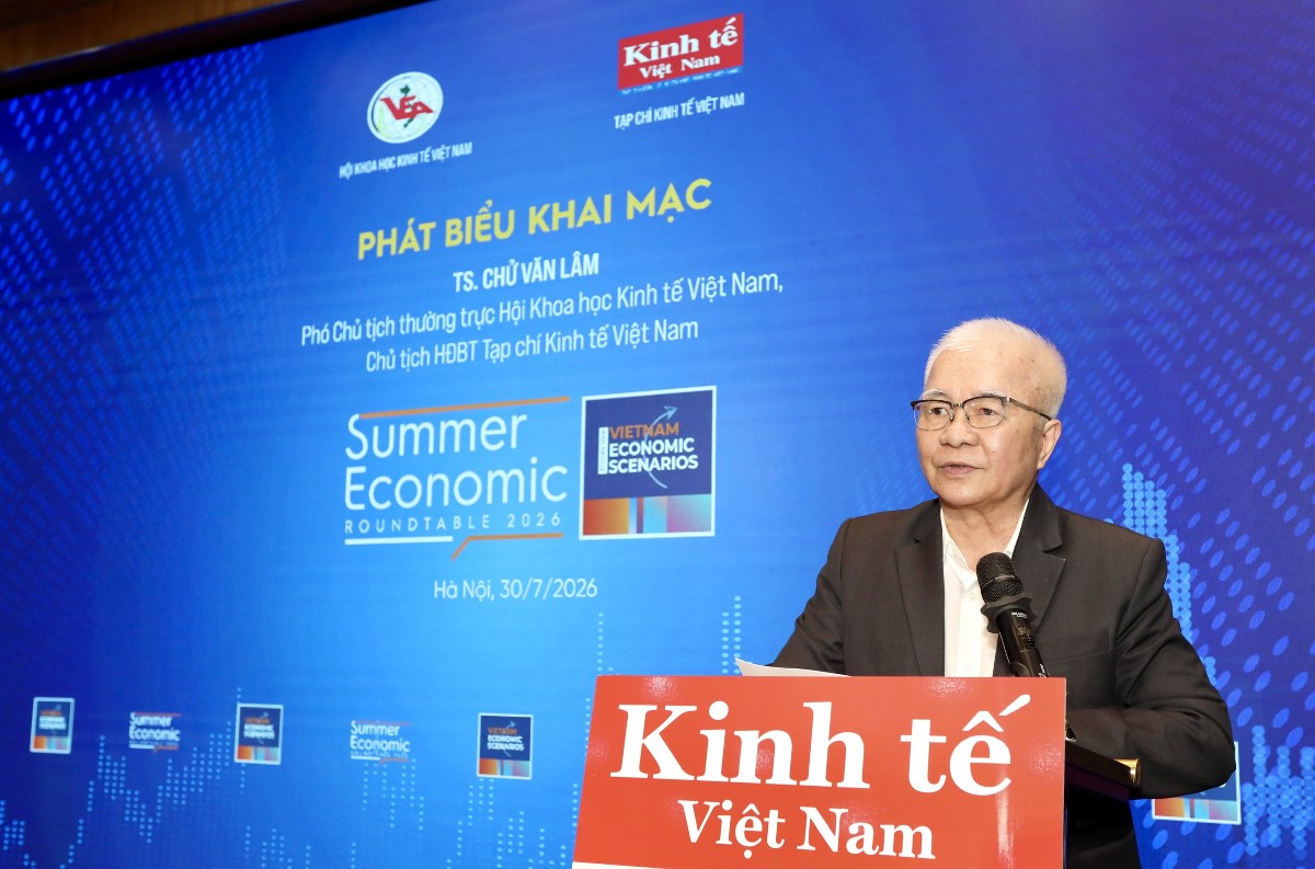 TS. Chử Văn Lâm, Phó Chủ tịch Thường trực Hội Khoa học Kinh tế Việt Nam, Chủ tịch Hội đồng Biên tập Tạp chí Kinh tế Việt Nam, phát biểu khai mạc toạ đàm. Ảnh: Việt Dũng