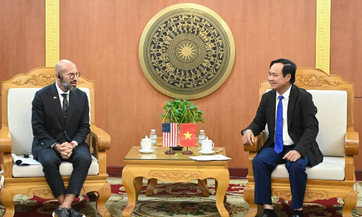 Thứ trưởng Võ Văn Hưng tiếp ông Mark Abdoo. Ảnh: Kiều Chi.