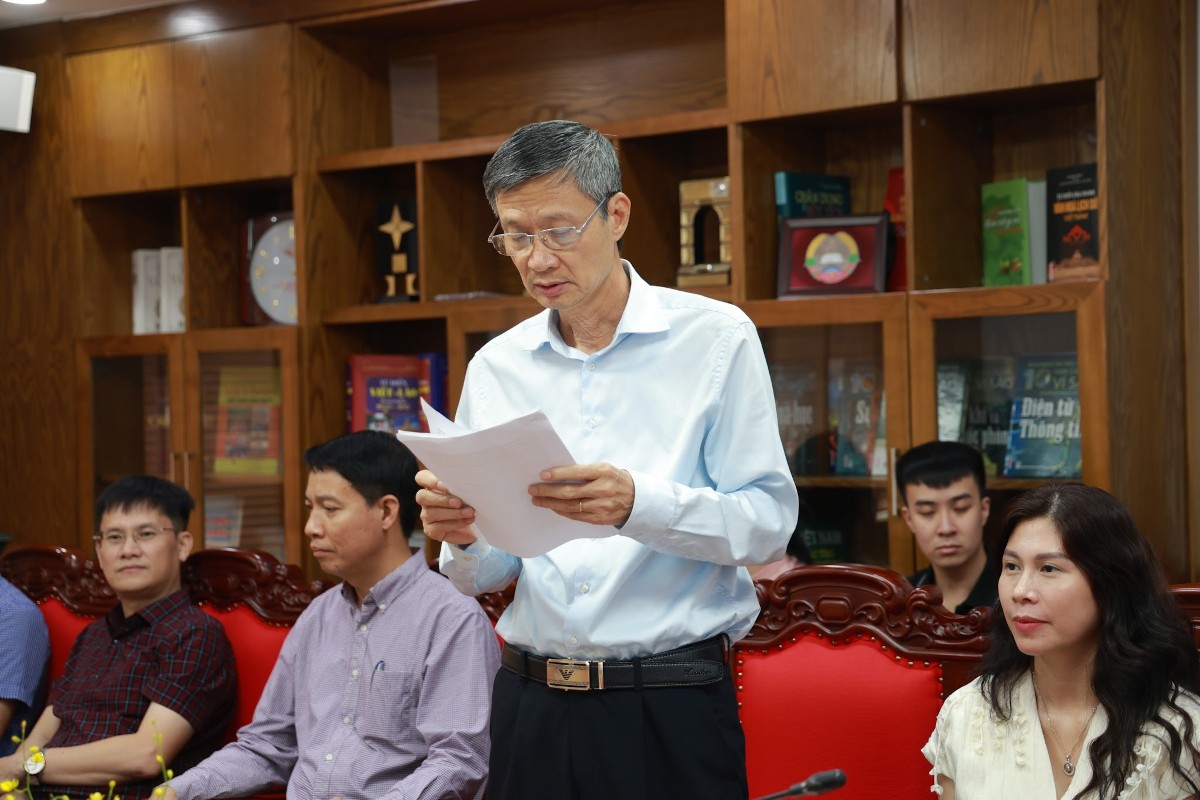TS. Nguyễn Khắc Khanh – Chủ tịch Hiệp hội Sách giáo dục và Học liệu điện tử Việt Nam chia sẻ suy nghĩ tại Lễ kí kết.
