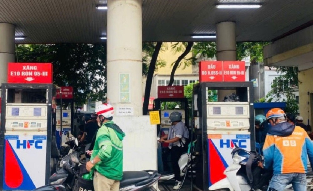 Giá xăng dầu đồng loạt tăng mạnh từ chiều 30/7/2026. Ảnh: Huyền Vy.