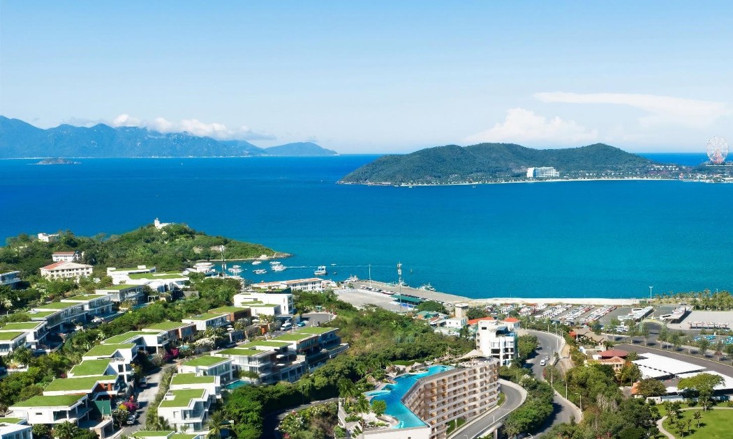 Anh Nguyen Oceanfront Horizon sở hữu địa thế tựa núi, hướng vịnh tại khu vực Nam Trần Phú, Nha Trang. Ảnh dự án.