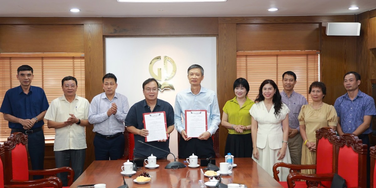 Lễ kí kết Thỏa thuận hợp tác giữa Nhà xuất bản Giáo dục Việt Nam và Hiệp hội Sách giáo dục và Học liệu điện tử Việt Nam.